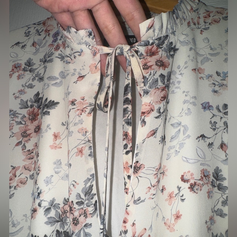 Missguided Multicolor Floral Dress with Puff Sleeves - Picture 4 of 5